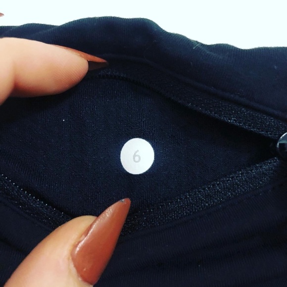 Women’s Lululemon Black Mesh Knee Cropped Leggings - Picture 4 of 6